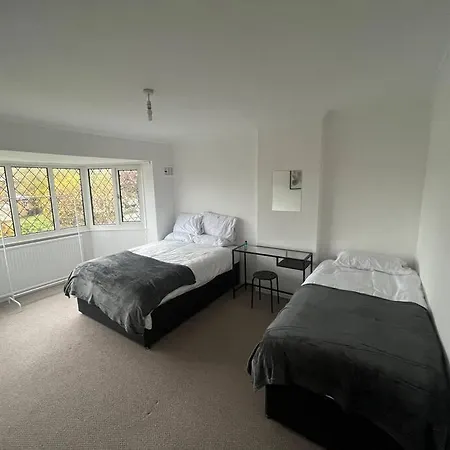 Spacious 4 Bed Home Near Nec, Jlr & Airport Parking For 3 Cars Ideal For Contractors! Solihull Exterior photo