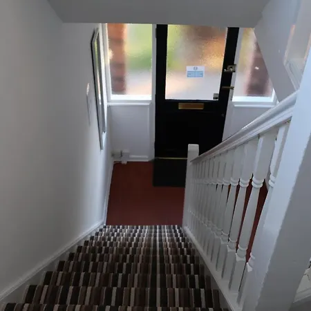 Spacious 4 Bed Home Near Nec, Jlr & Airport Parking For 3 Cars Ideal For Contractors! Solihull Exterior photo