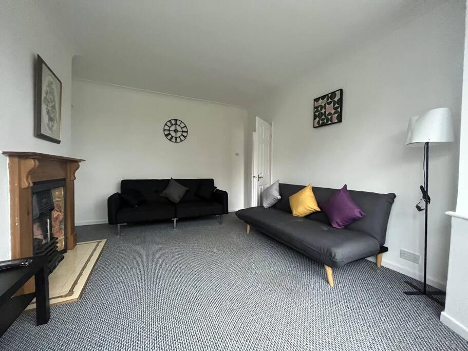 Holiday home Spacious 4 Bed Near Nec, Jlr & Airport Parking For 3 Cars Ideal For Contractors!
