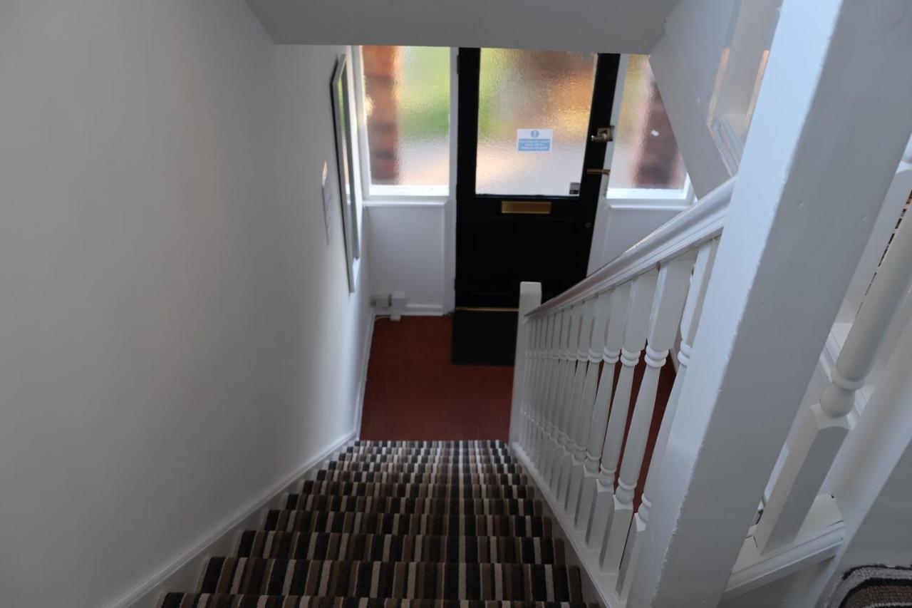 Spacious 4 Bed Near Nec, Jlr & Airport Parking For 3 Cars Ideal For Contractors! Solihull