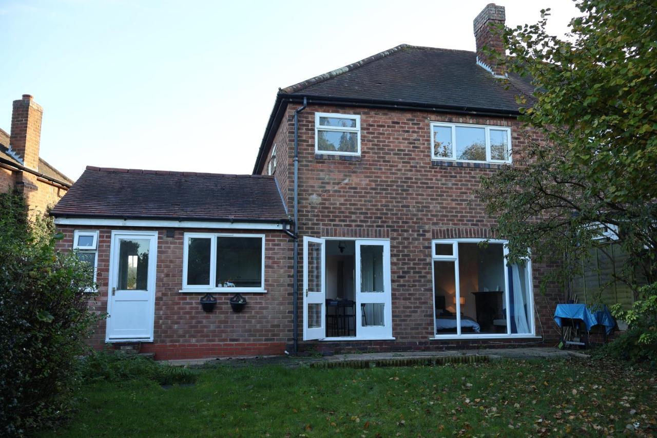 Spacious 4 Bed Near Nec, Jlr & Airport Parking For 3 Cars Ideal For Contractors! Holiday home *