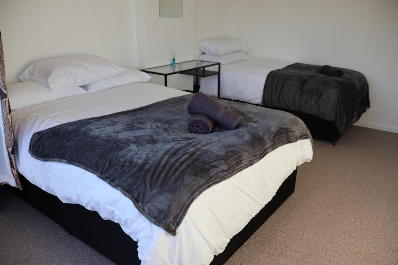 Spacious 4 Bed Near Nec, Jlr & Airport Parking For 3 Cars Ideal For Contractors! * Solihull
