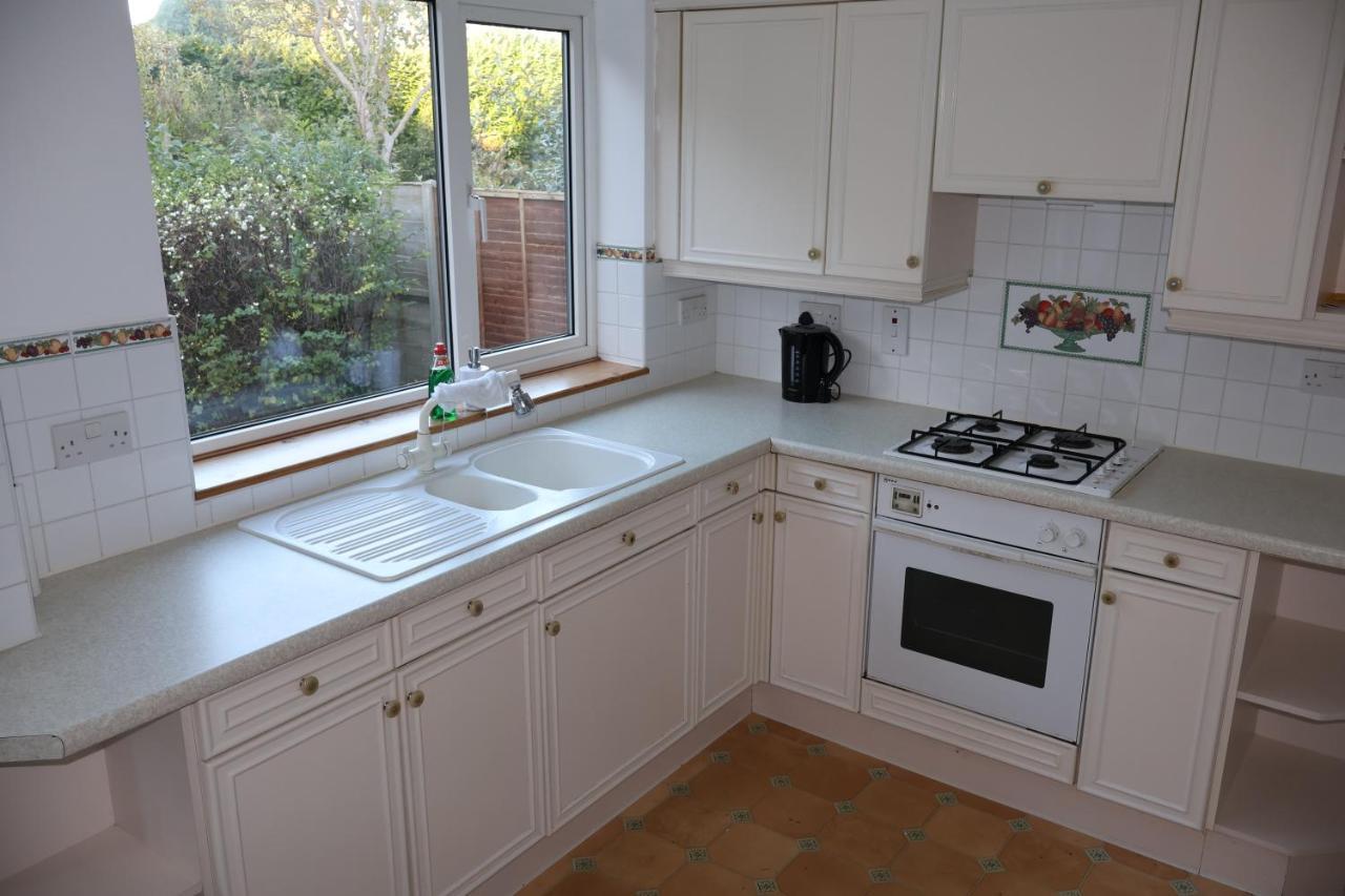 Spacious 4 Bed Near Nec, Jlr & Airport Parking For 3 Cars Ideal For Contractors! Holiday home