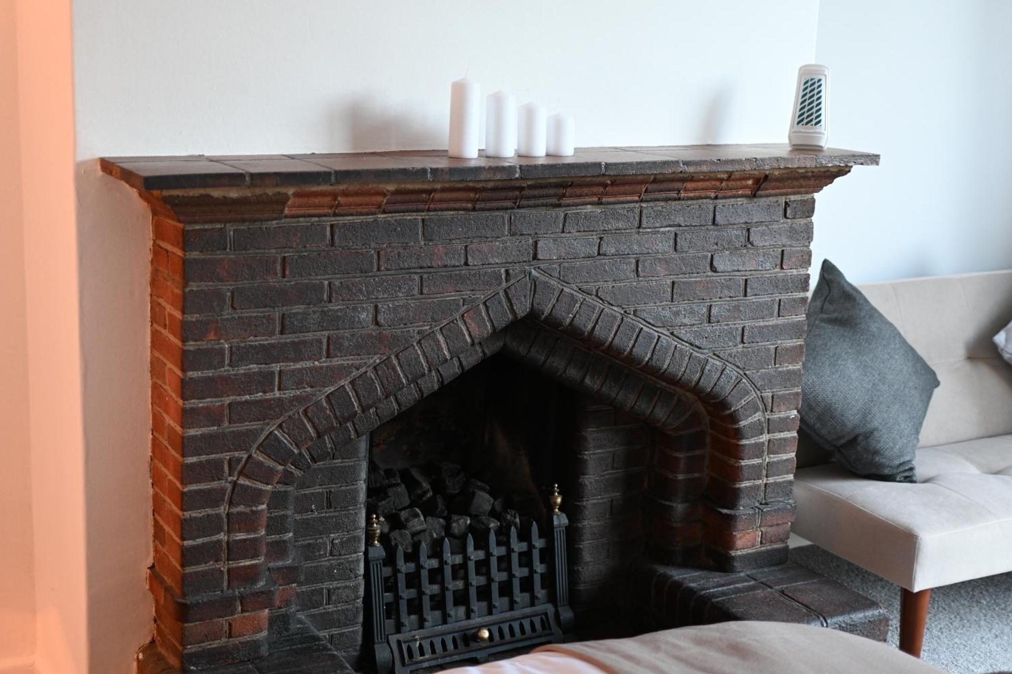 Spacious 4 Bed Near Nec, Jlr & Airport Parking For 3 Cars Ideal For Contractors! Solihull