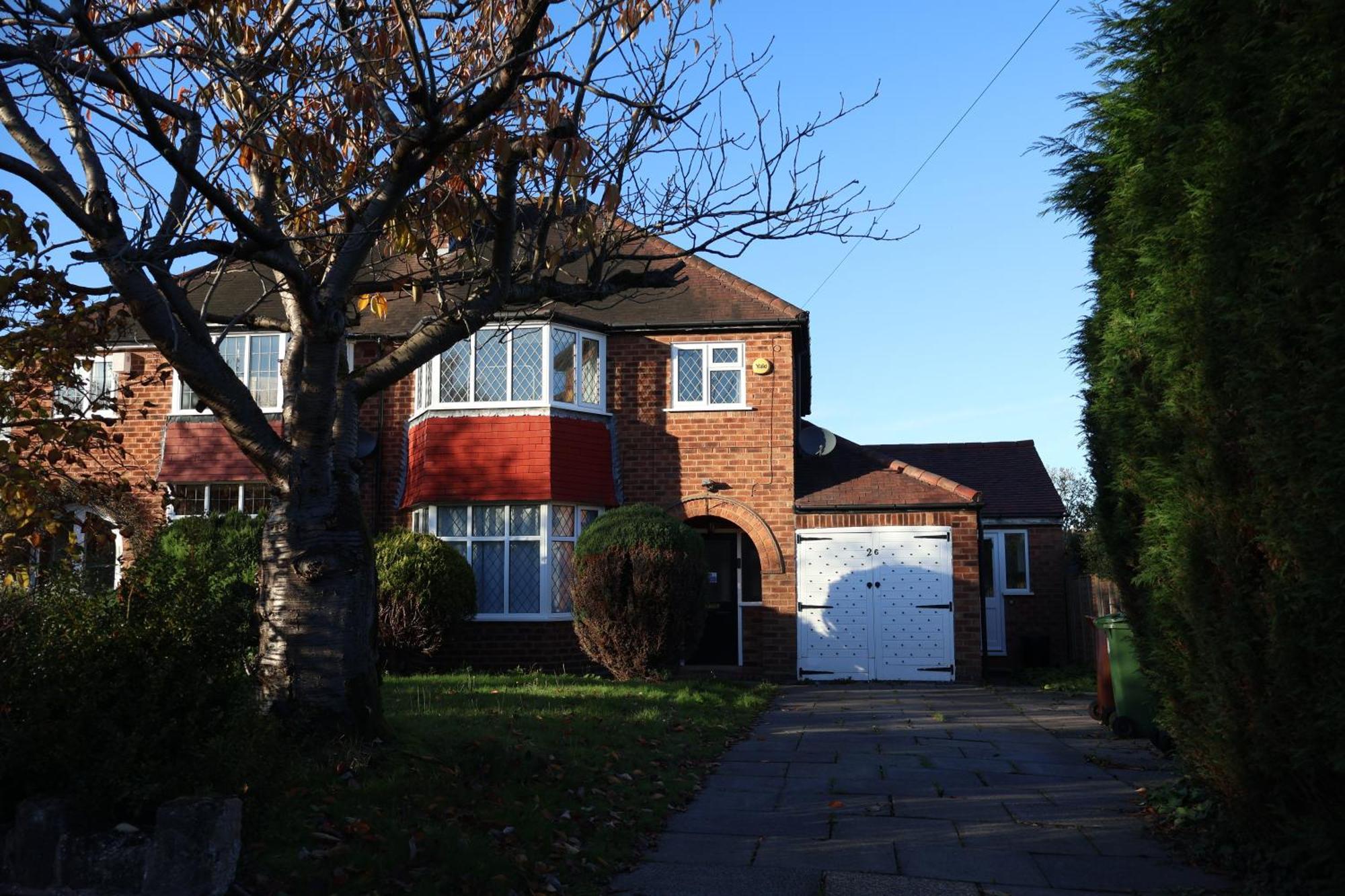 Spacious 4 Bed Near Nec, Jlr & Airport Parking For 3 Cars Ideal For Contractors! Holiday home